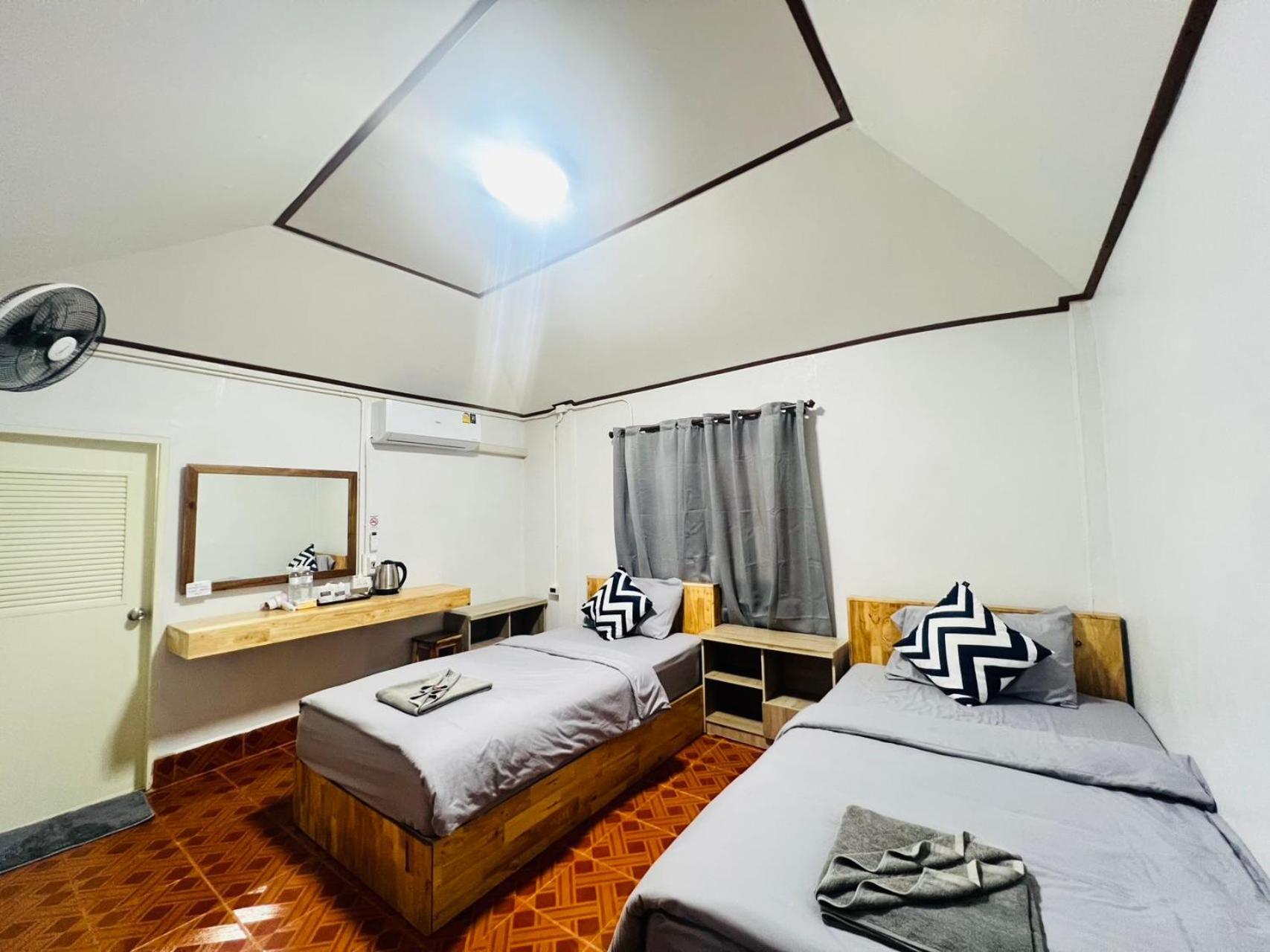 Lungwang Guest House Ban Rak Thai Exterior photo